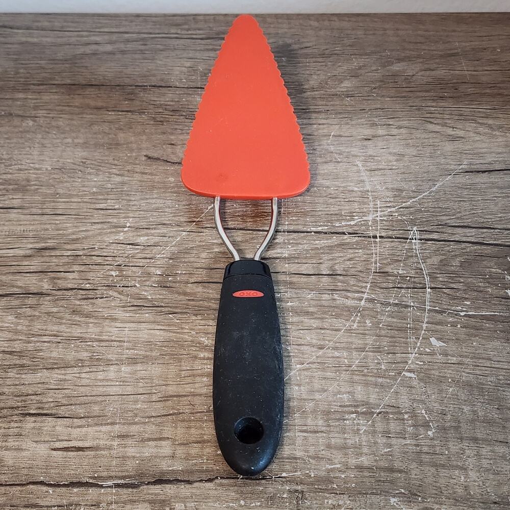 OXO Good Grips Flexible Nylon Pie Server Black Handle Red